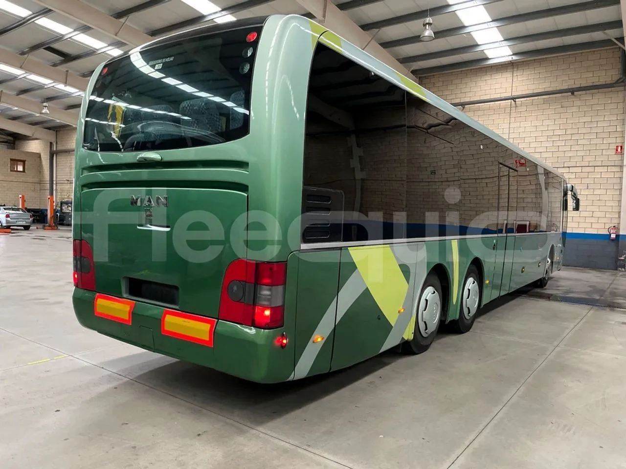 Man Lion's Regio L 360 - Euro5 - 265kW - 13.900mt - 3/4 right rear doors closed