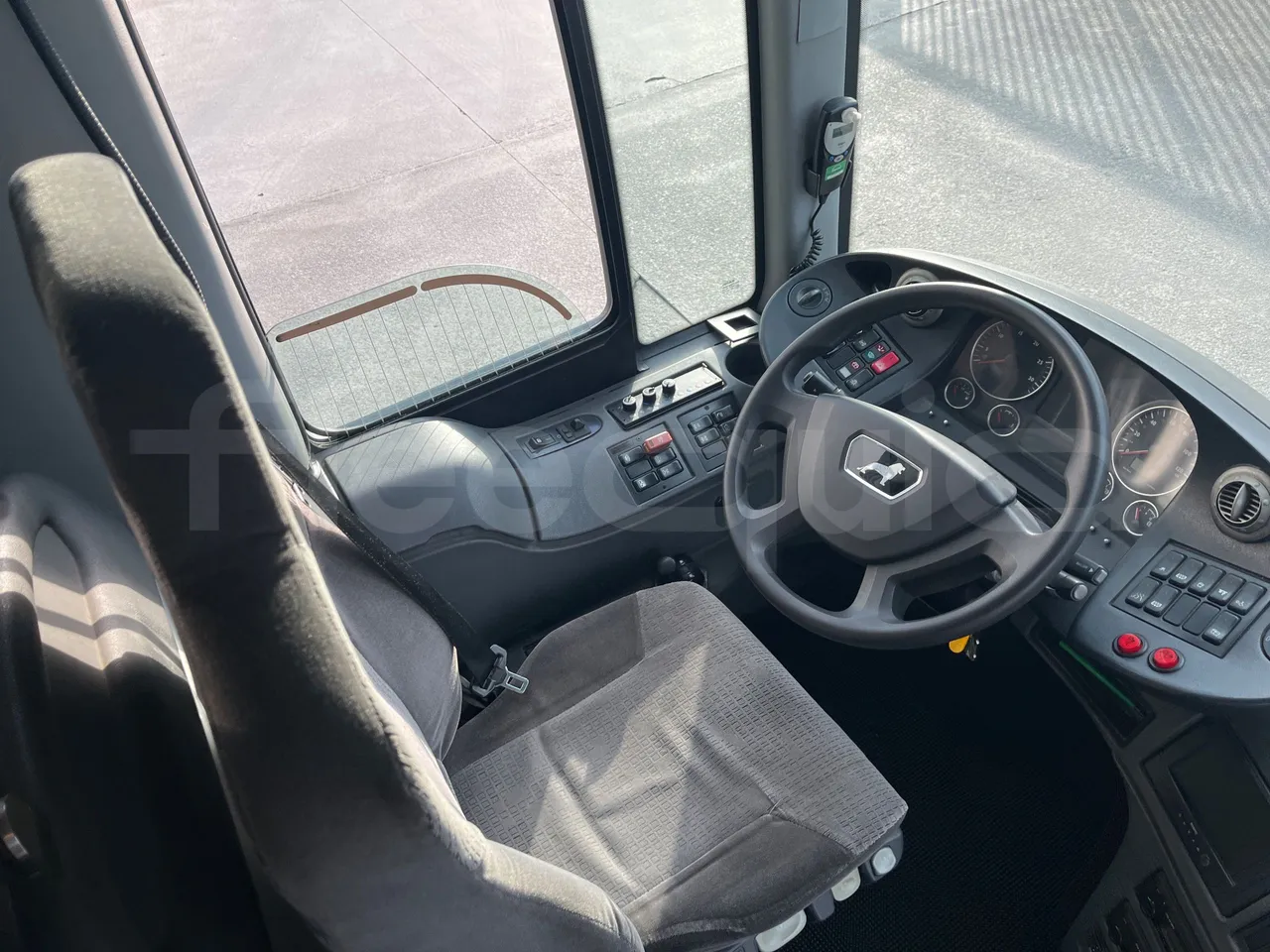Man Lion's Regio L 360 - Euro5 - 265kW - 13.900mt - driver's seat photo