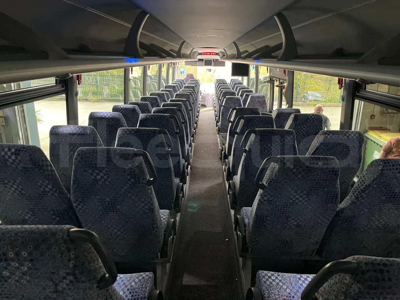 Man Lion's Regio L 360 - Euro5 - 265kW - 13.900mt - forward view middle aisle