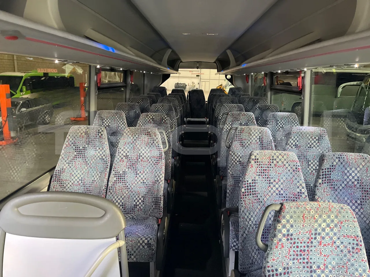 Man Lion's Regio L 360 - Euro5 - 265kW - 13.900mt - reverse view middle aisle