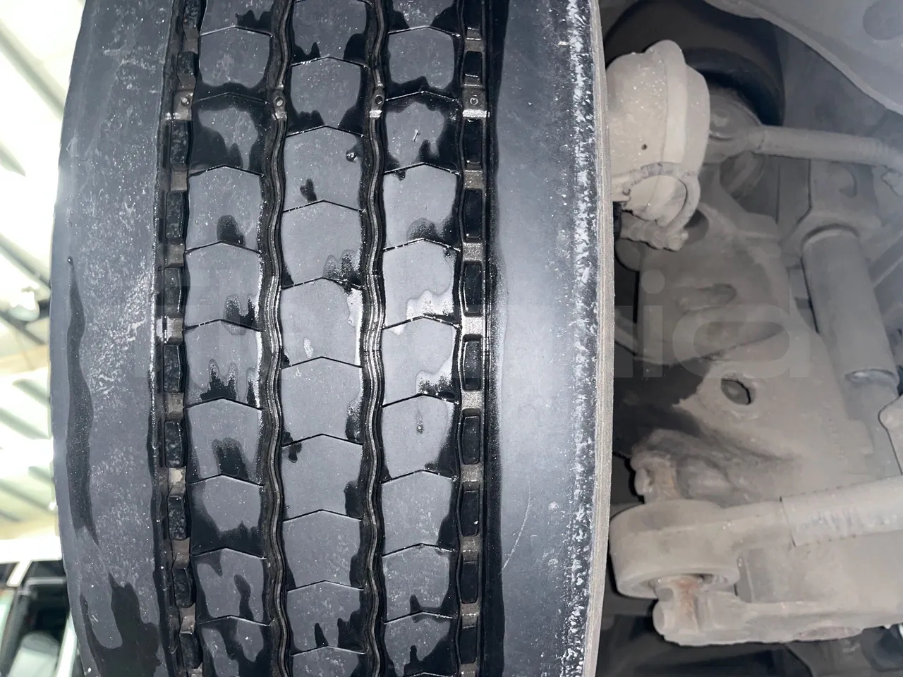 Man Lion's Regio L 360 - Euro5 - 265kW - 13.900mt - tread condition front tires right