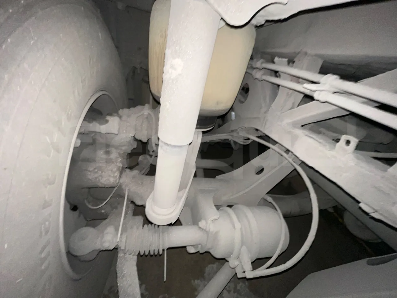 Man Lion's Regio L 360 - Euro5 - 265kW - 13.900mt - axel 3 shock absorbers 1 left