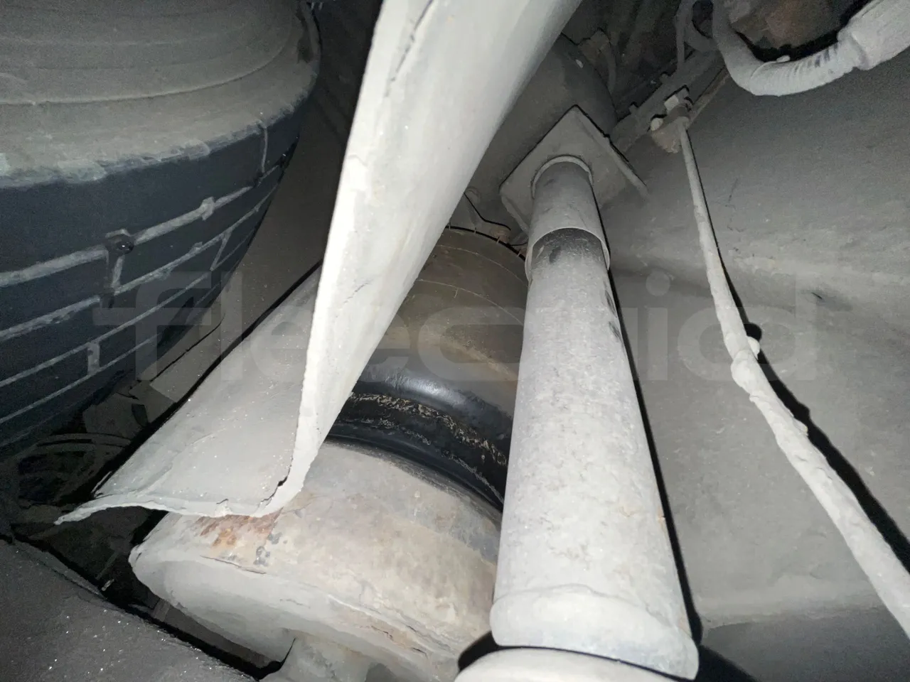 Man Lion's Regio L 360 - Euro5 - 265kW - 13.900mt - axle 2 shock absorbers 1 left