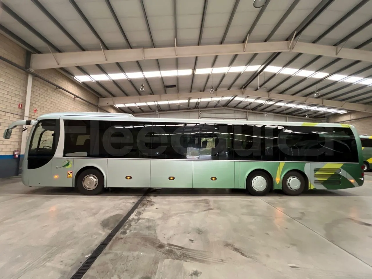 Man Lion's Regio L 360 - Euro5 - 265kW - 13.900mt - left side photo