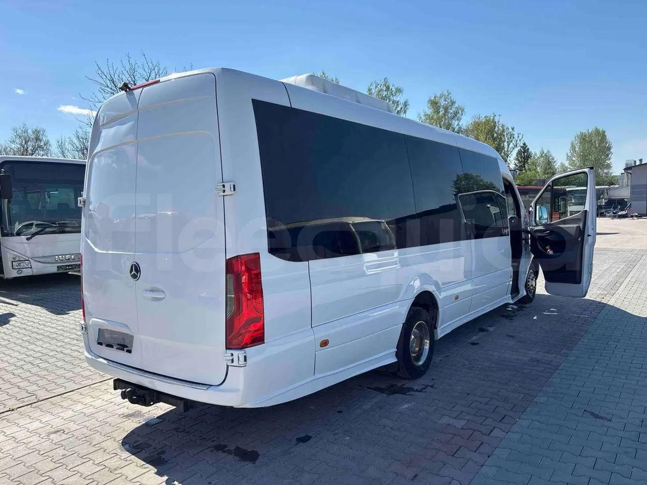 Mercedes-Benz Sprinter Mercus - Euro6 - 140kW - 7,400mt - 3/4 right rear doors open