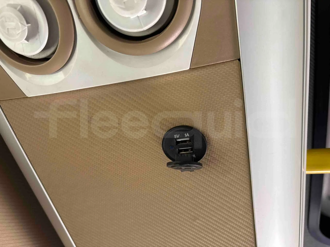 Mercedes-Benz Sprinter Mercus - Euro6 - 140kW - 7,400mt - usb charging detail