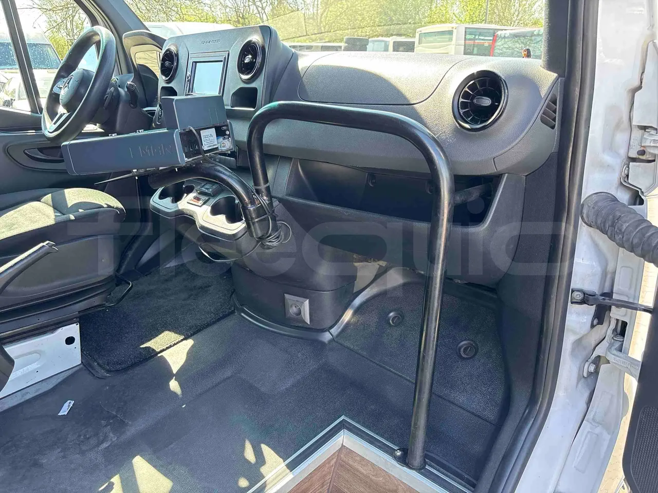 Mercedes-Benz Sprinter Mercus - Euro6 - 140kW - 7,400mt - handrails photo