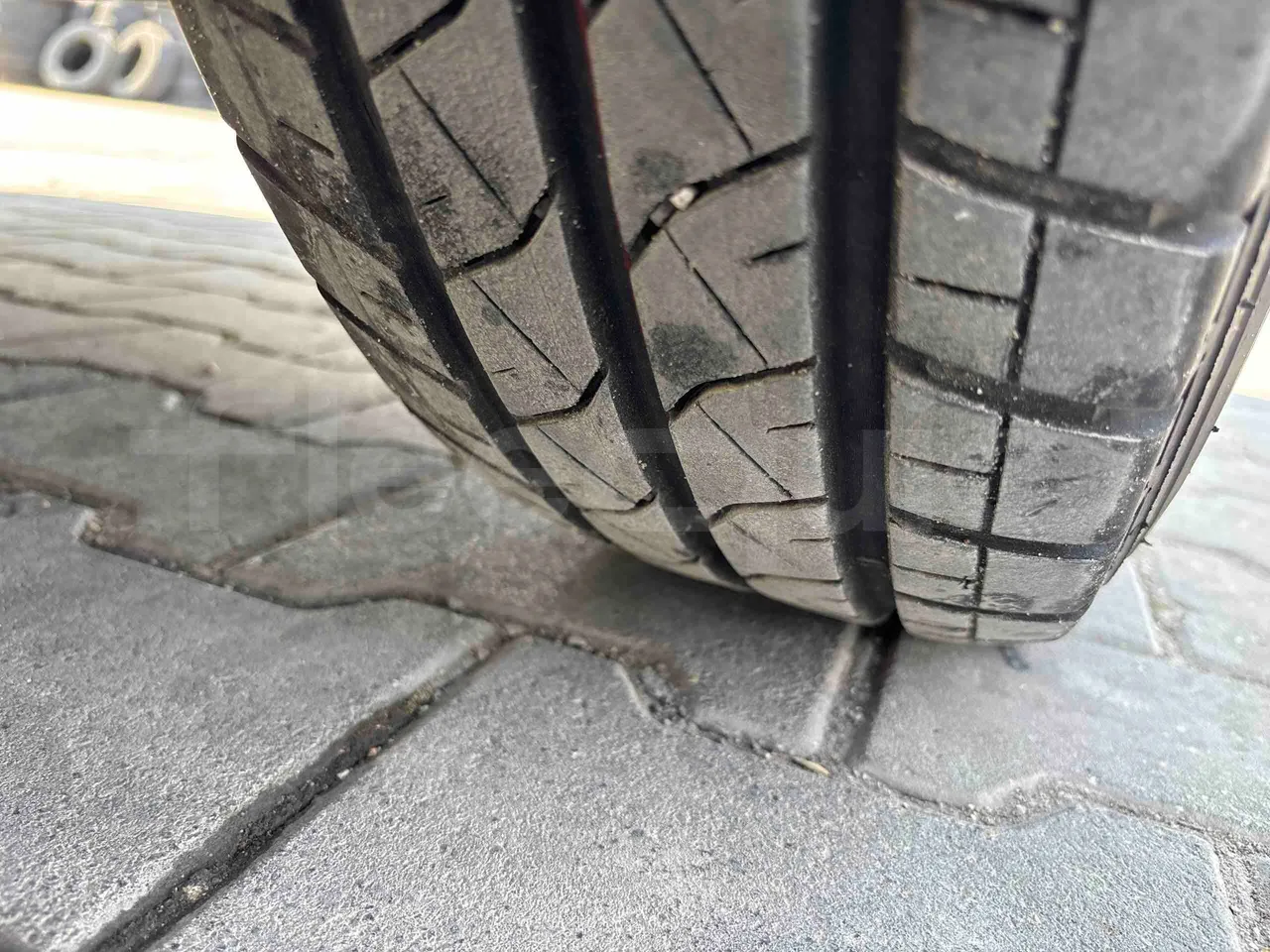 Mercedes-Benz Sprinter Mercus - Euro6 - 140kW - 7,400mt - tread condition front tires right