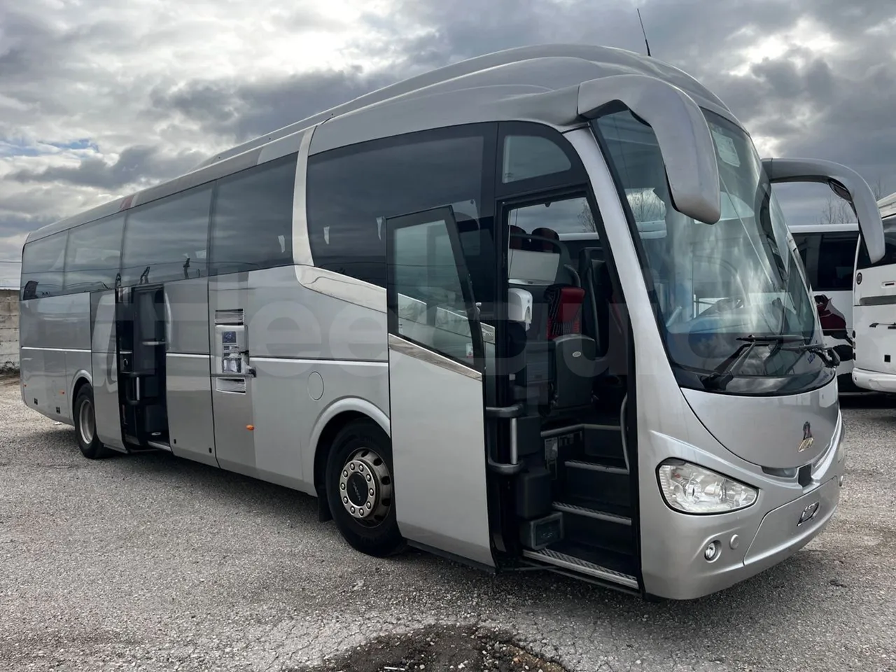 Irizar i6 12.35 - EUR6 - 305kW - 12.200m - 3/4 right front doors open