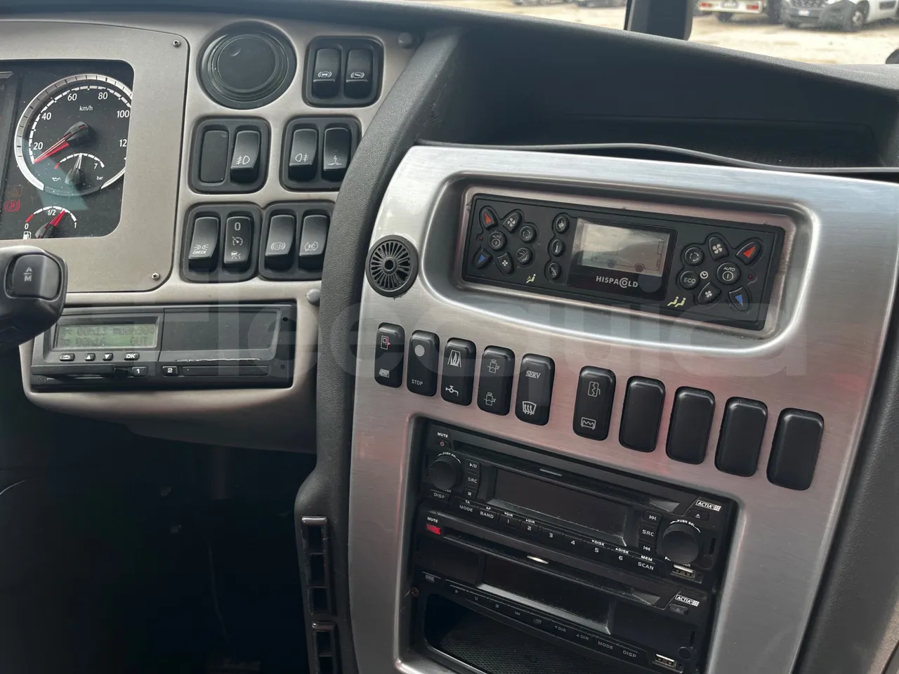 Irizar i6 12.35 - EUR6 - 305kW - 12.200m - radio accessories photo