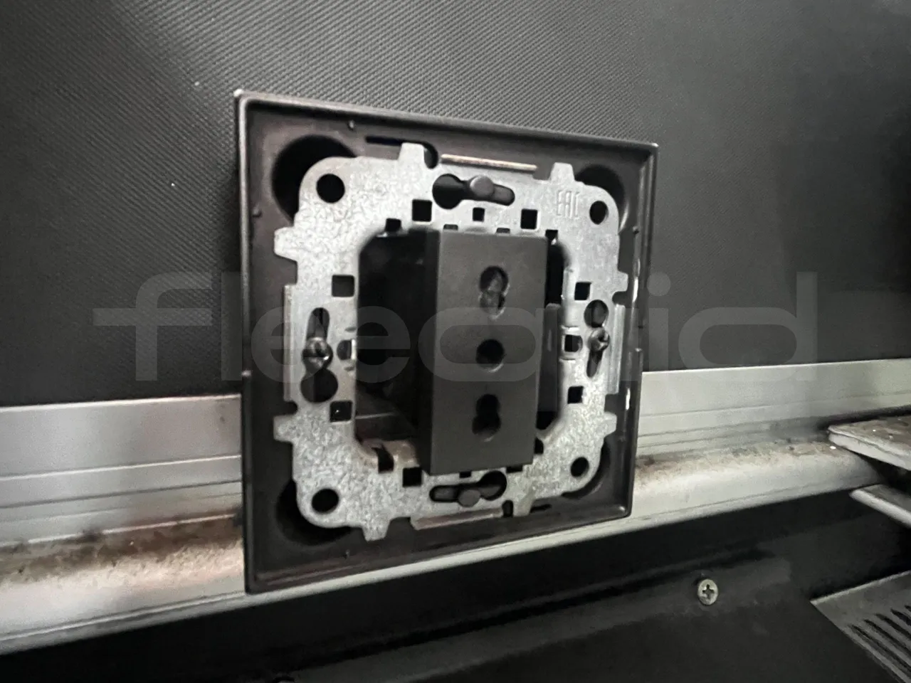 Irizar i6 12.35 - EUR6 - 305kW - 12.200m - usb charging detail