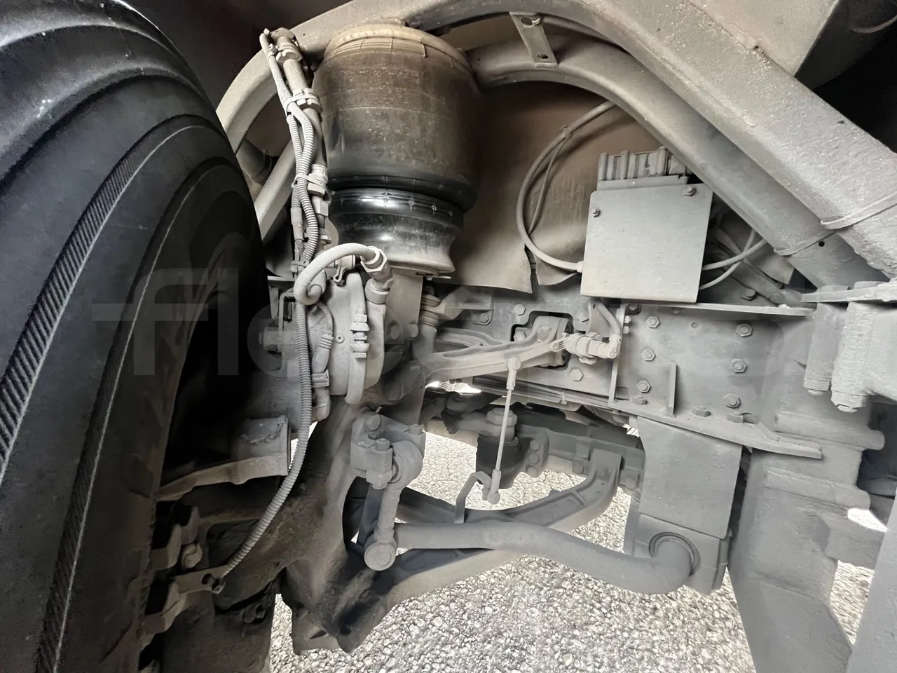 Irizar i6 12.35 - EUR6 - 305kW - 12.200m - front shock absorbers left