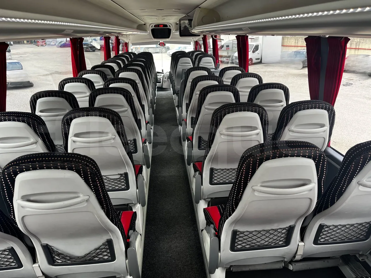 Irizar i6 12.35 - EUR6 - 305kW - 12.200m - forward view middle aisle