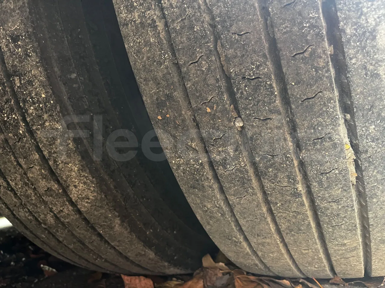 Irizar i6 12.35 - EUR6 - 305kW - 12.200m - tread condition third axle tires left