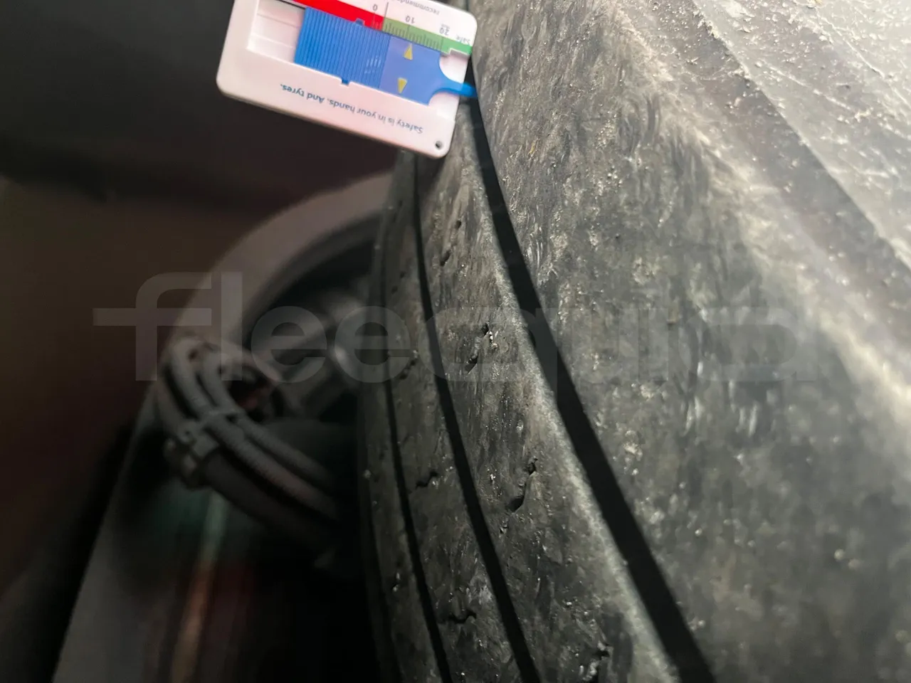 Irizar i6 12.35 - EUR6 - 305kW - 12.200m - tread condition third axle tires right