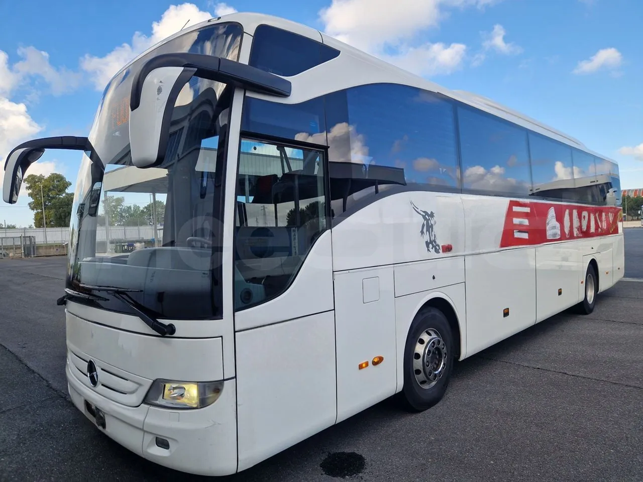 Mercedes-Benz Tourismo RHD / Euro 6 - 290 Kw - 12,140 Mt - 3/4 front left