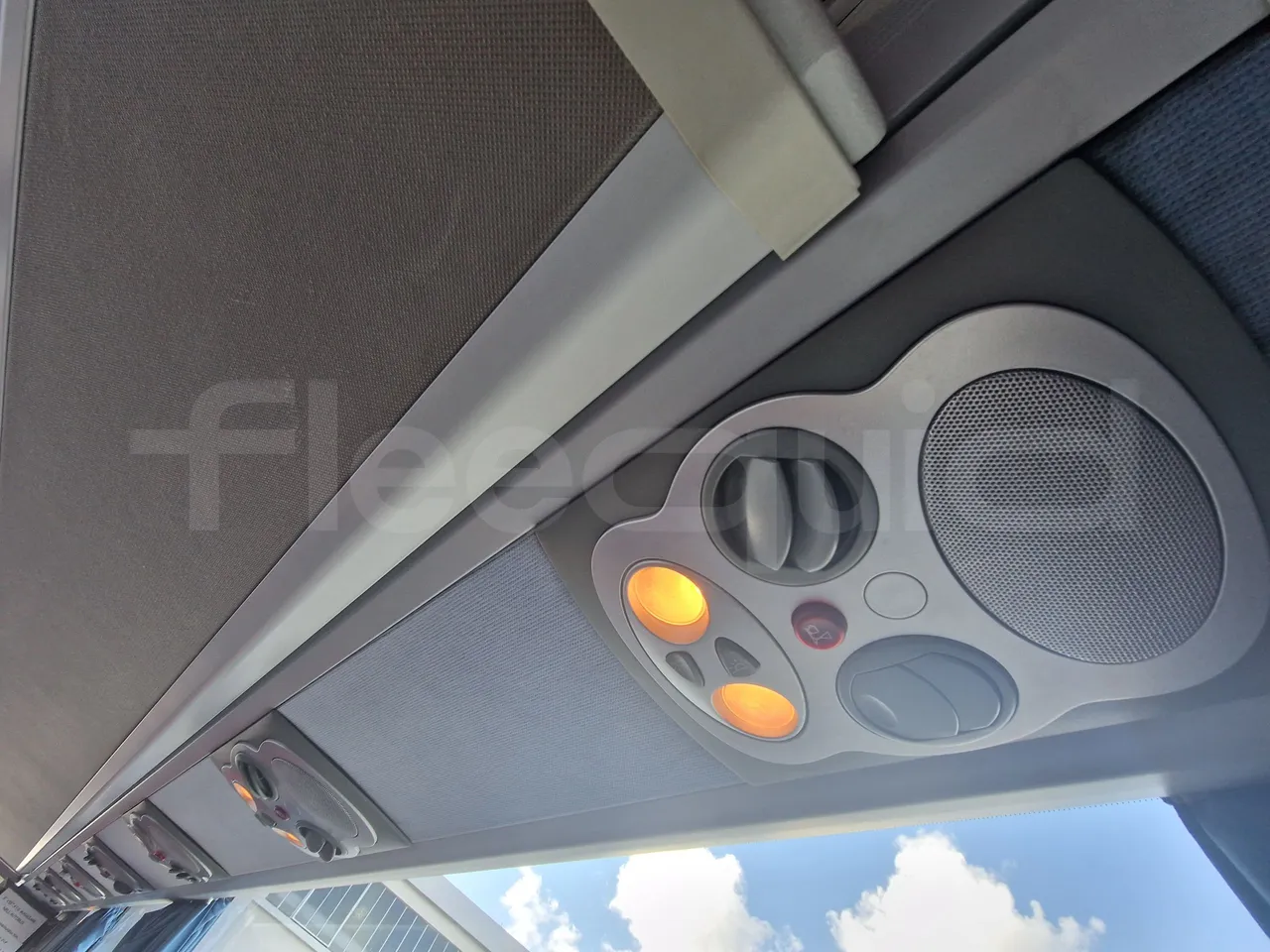 Mercedes-Benz Tourismo RHD / Euro 6 - 290 Kw - 12,140 Mt - camera accessories photo