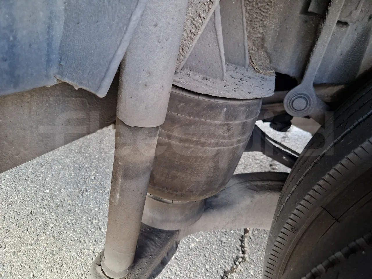 Mercedes-Benz Tourismo RHD / Euro 6 - 290 Kw - 12,140 Mt - axel 2 air springs 1 left