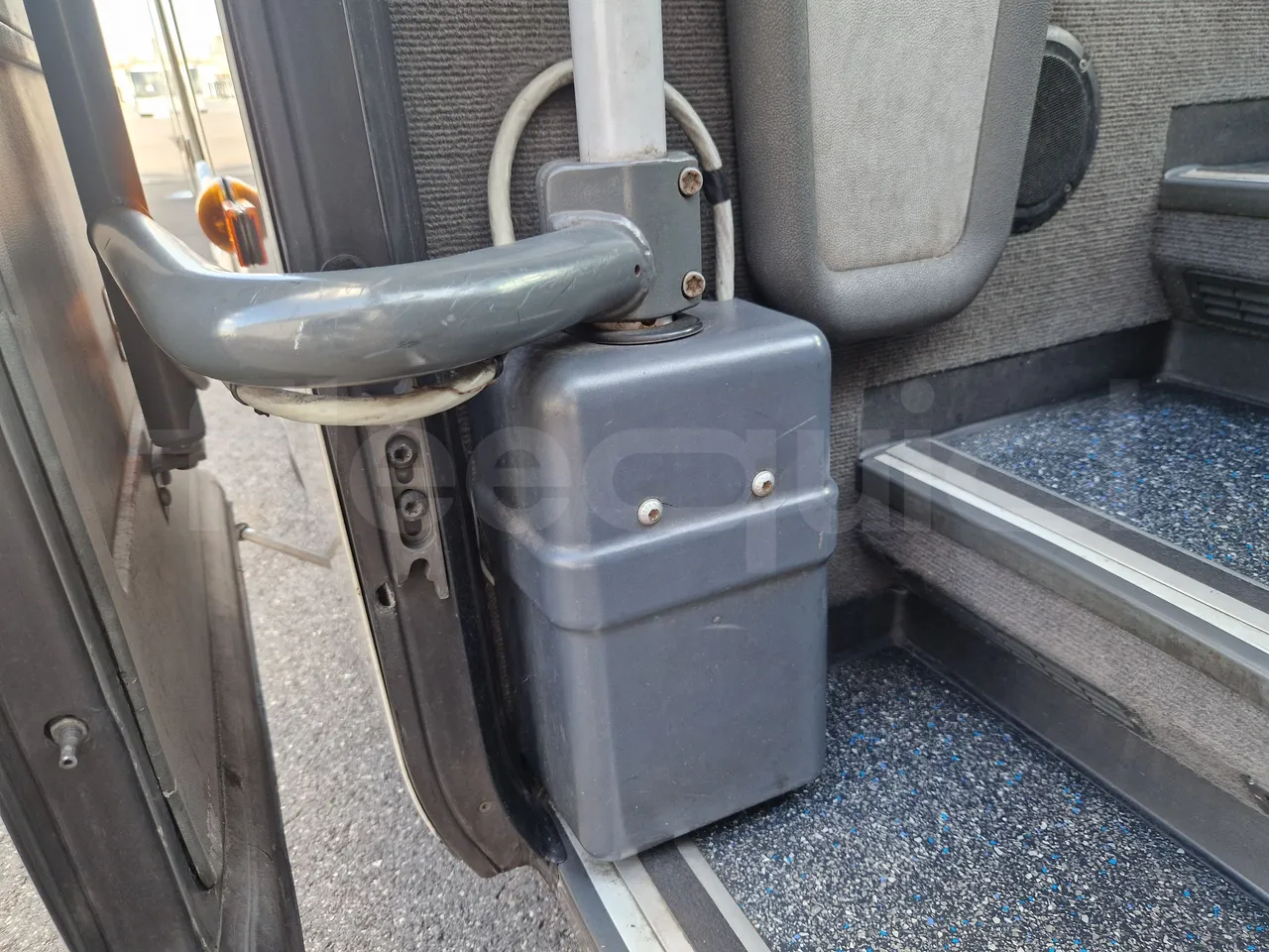 Mercedes-Benz Tourismo RHD / Euro 6 - 290 Kw - 12,140 Mt - door mechanism photo