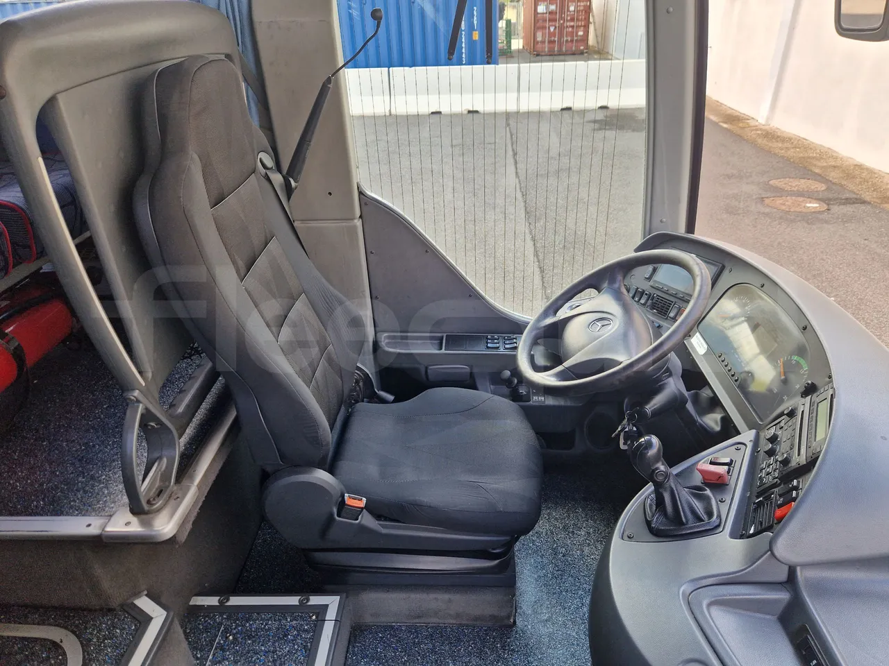 Mercedes-Benz Tourismo RHD / Euro 6 - 290 Kw - 12,140 Mt - driver's seat photo