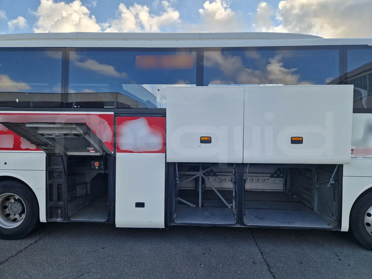 Mercedes-Benz Tourismo RHD / Euro 6 - 290 Kw - 12,140 Mt - external compartments photo