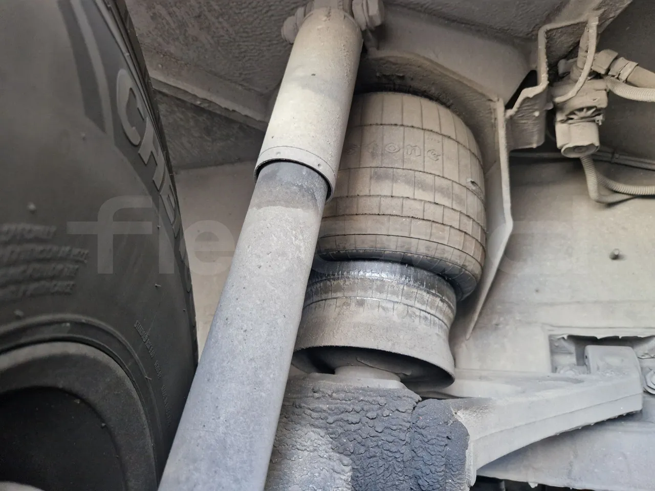 Mercedes-Benz Tourismo RHD / Euro 6 - 290 Kw - 12,140 Mt - front air springs right