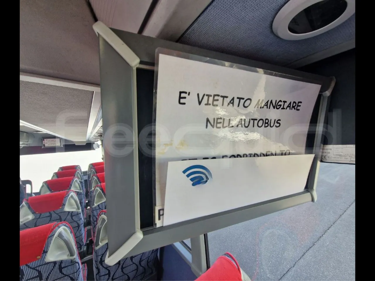 Mercedes-Benz Tourismo RHD / Euro 6 - 290 Kw - 12,140 Mt - monitor detail photo