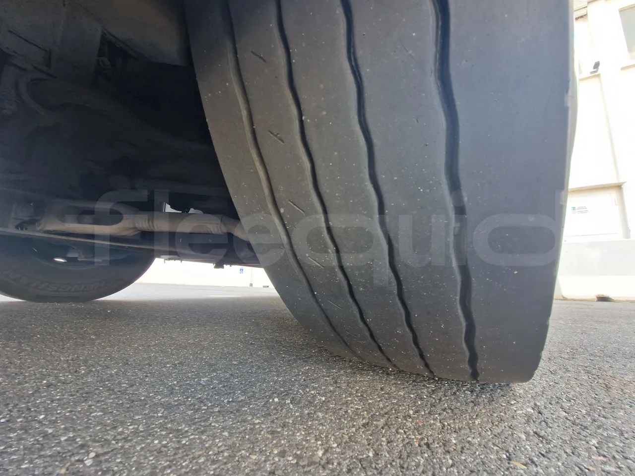 Mercedes-Benz Tourismo RHD / Euro 6 - 290 Kw - 12,140 Mt - tread condition front tires right