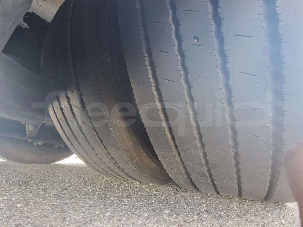 Mercedes-Benz Tourismo RHD / Euro 6 - 290 Kw - 12,140 Mt - tread condition second axle tires left