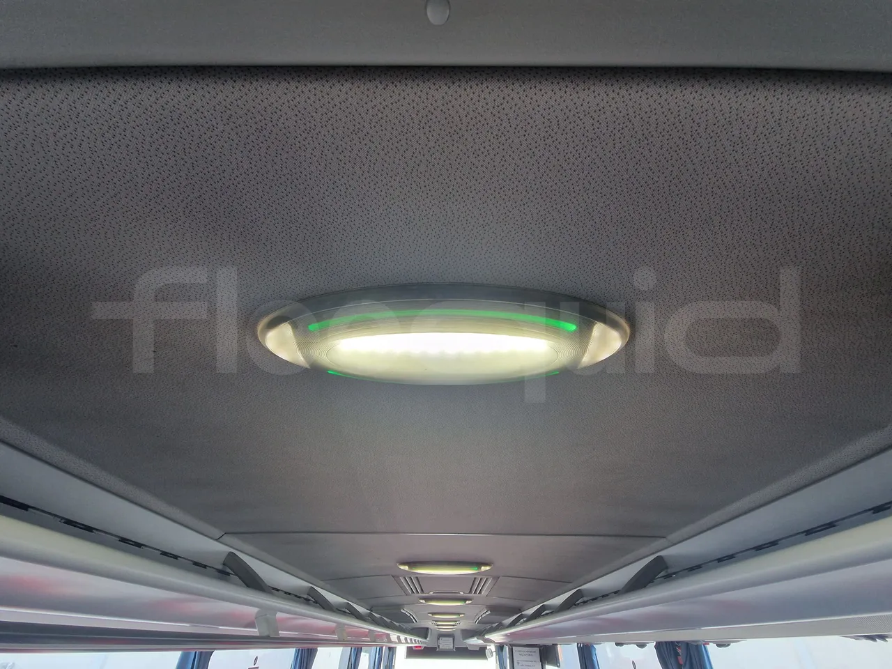 Mercedes-Benz Tourismo RHD / Euro 6 - 290 Kw - 12,140 Mt - overhead compartments photo
