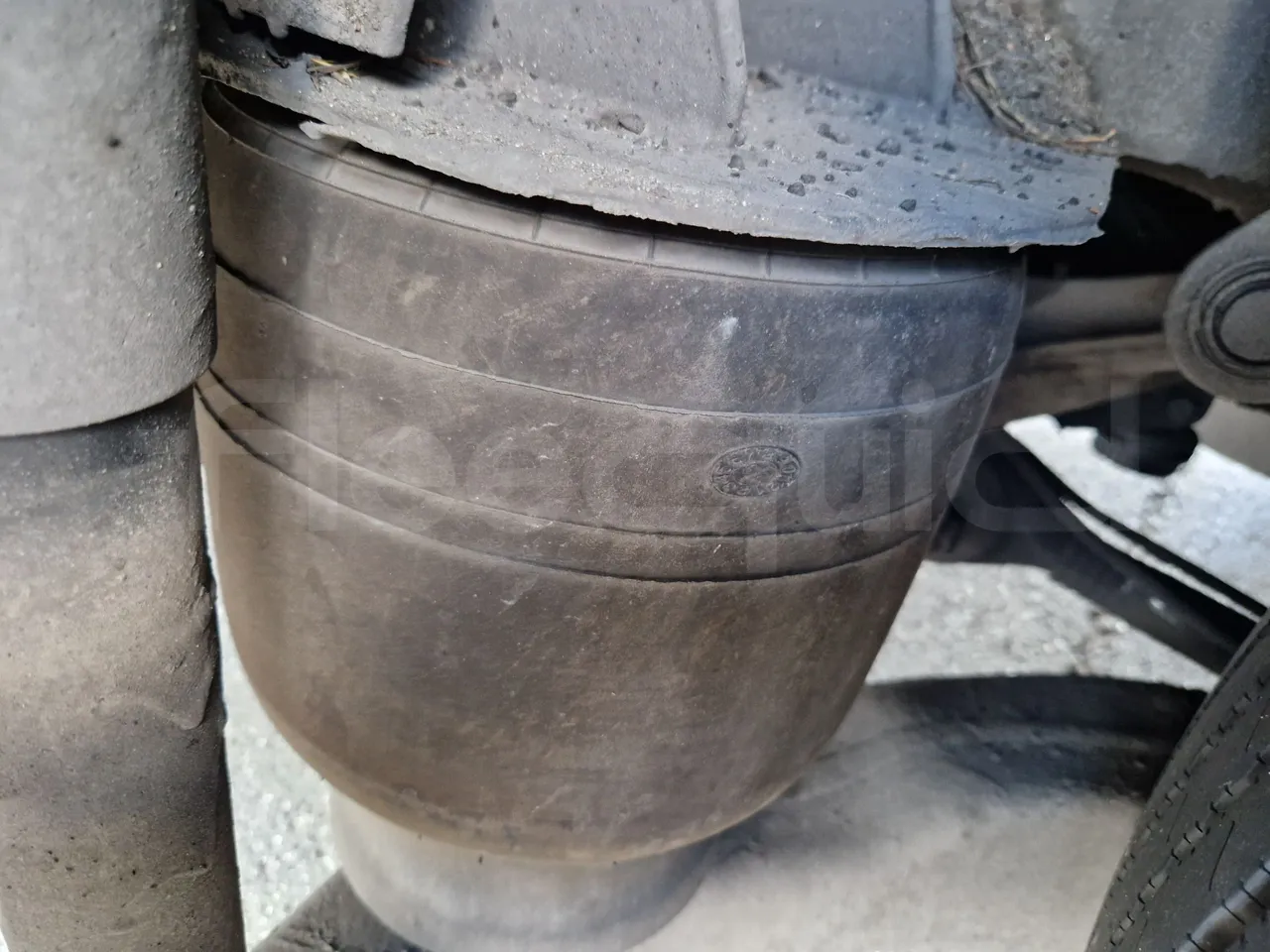 Mercedes-Benz Tourismo RHD / Euro 6 - 290 Kw - 12,140 Mt - axle 2 shock absorbers 1 left