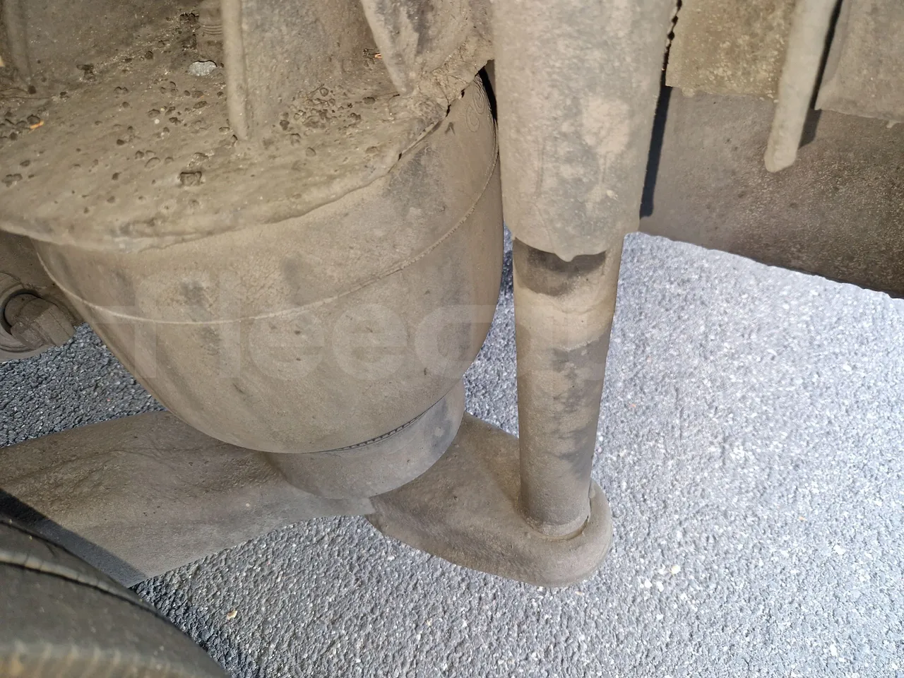 Mercedes-Benz Tourismo RHD / Euro 6 - 290 Kw - 12,140 Mt - axle 2 shock absorbers 2 left