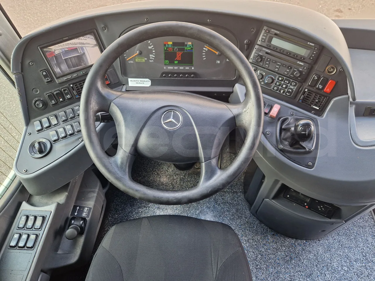 Mercedes-Benz Tourismo RHD / Euro 6 - 290 Kw - 12,140 Mt - steering wheel photo
