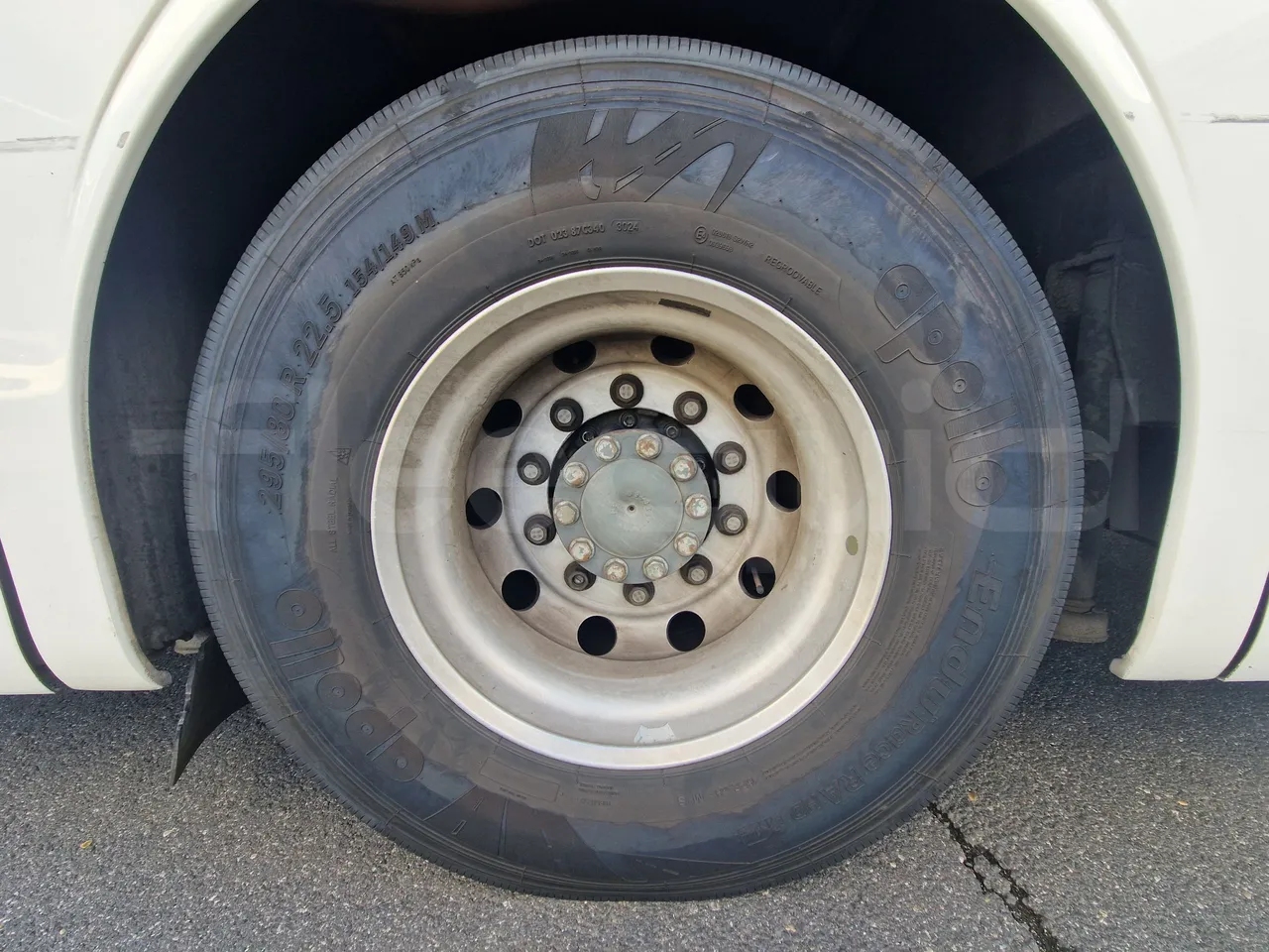 Mercedes-Benz Tourismo RHD / Euro 6 - 290 Kw - 12,140 Mt - rear left tire photo
