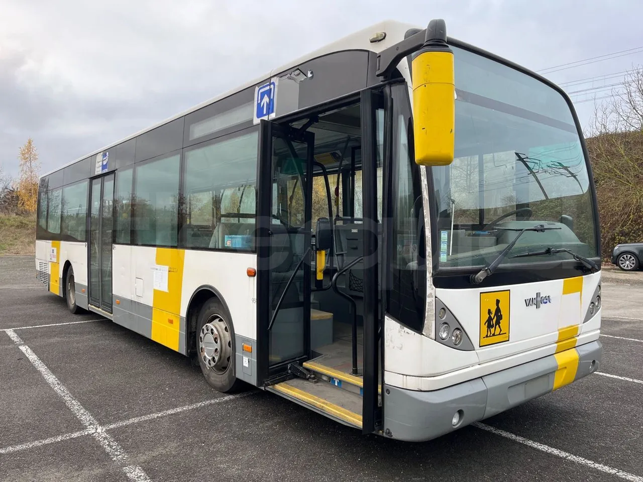 Van Hool 600 600/2 -EUR3 - 206kW-11.6m - 3/4 right front doors open