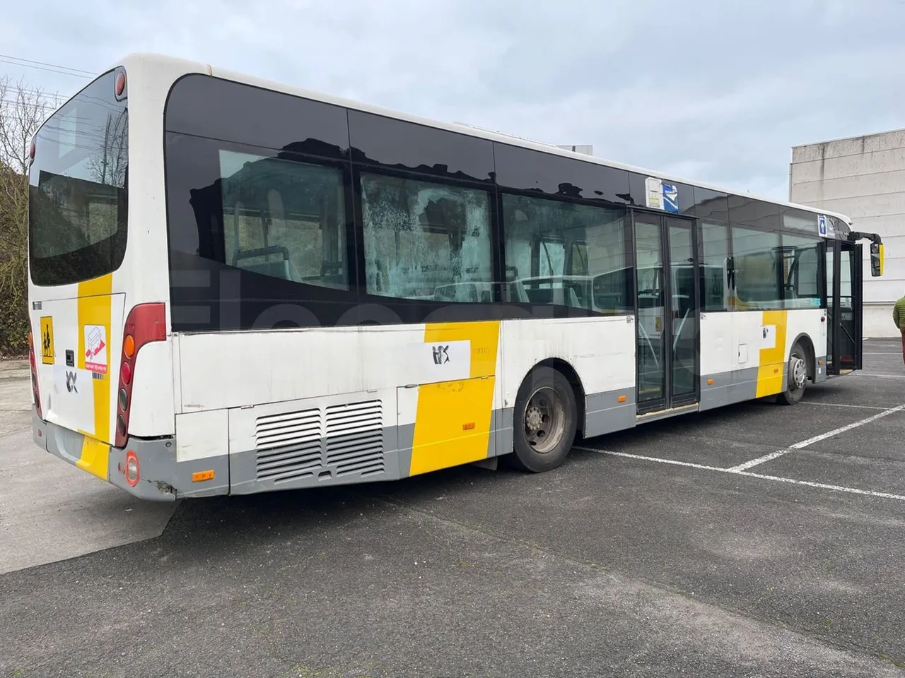 Van Hool 600 600/2 -EUR3 - 206kW-11.6m - 3/4 right rear doors open