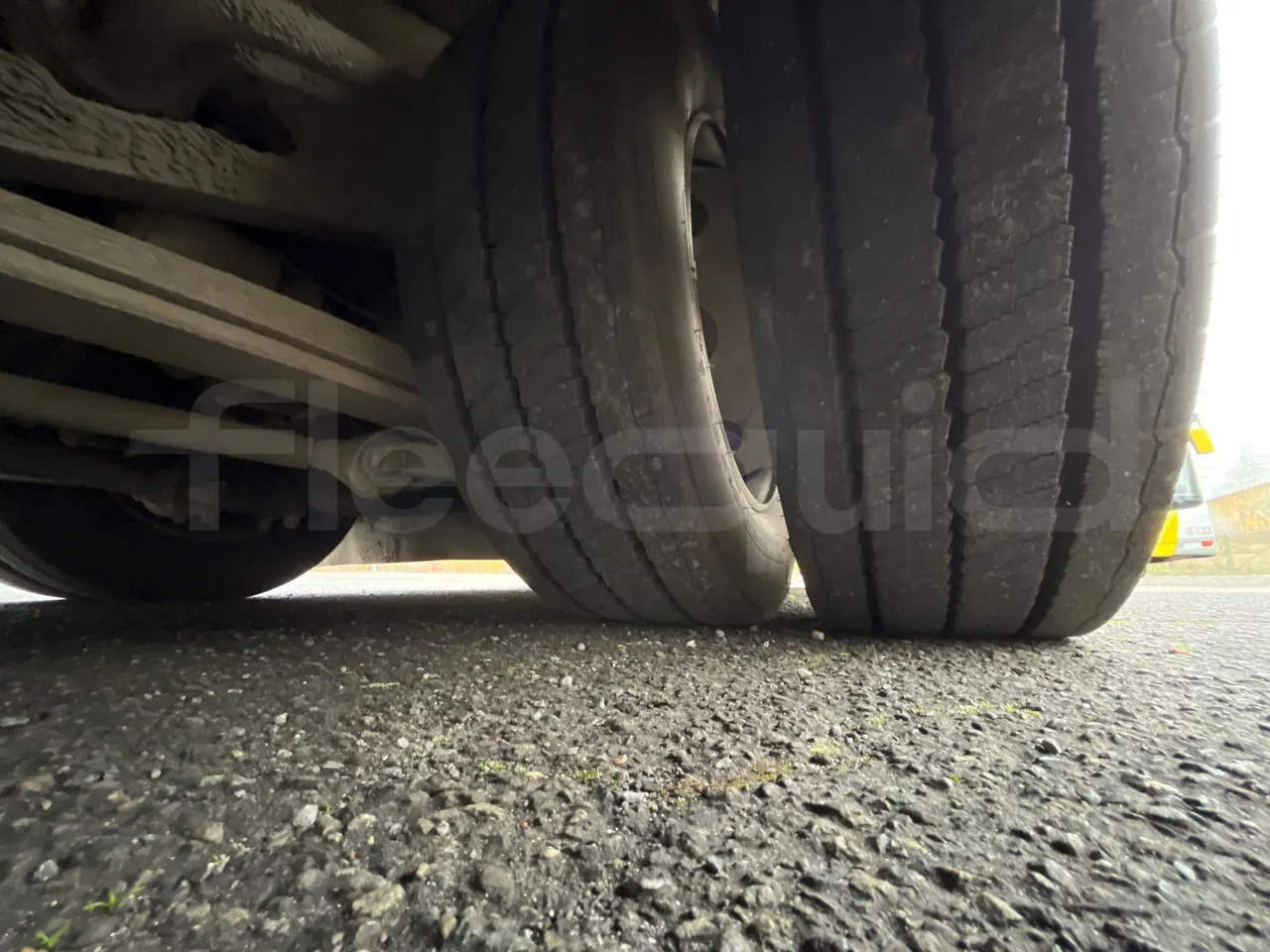 Van Hool 600 600/2 -EUR3 - 206kW-11.6m - tread condition front tires right