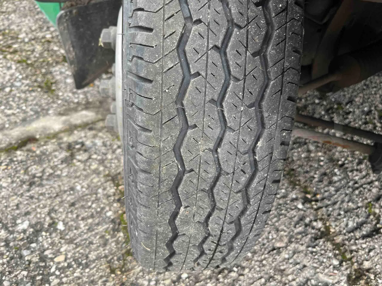 Iveco Daily A40E12 - Euro 2 - 90 kW - 5.970 mt - tread condition second axle tires right