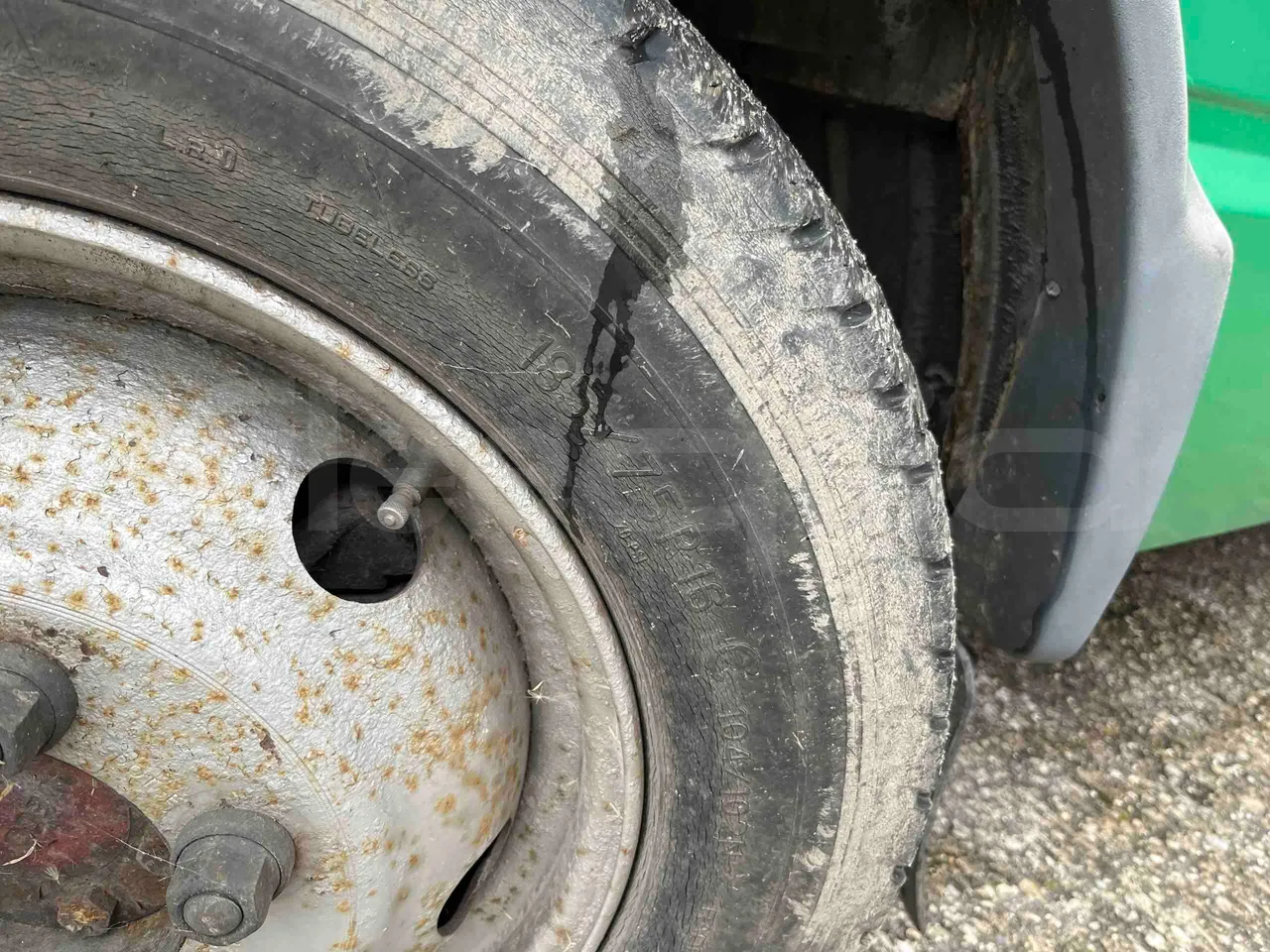 Iveco Daily A40E12 - Euro 2 - 90 kW - 5.970 mt - front left tire measurements