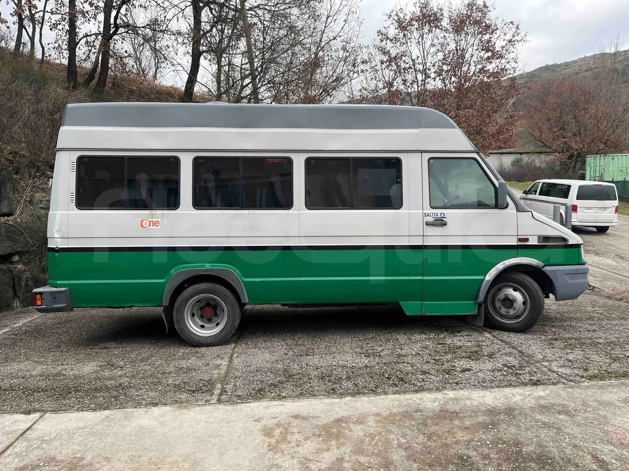 Iveco Daily A40E12 - Euro 2 - 90 kW - 5.970 mt - under carpet photo