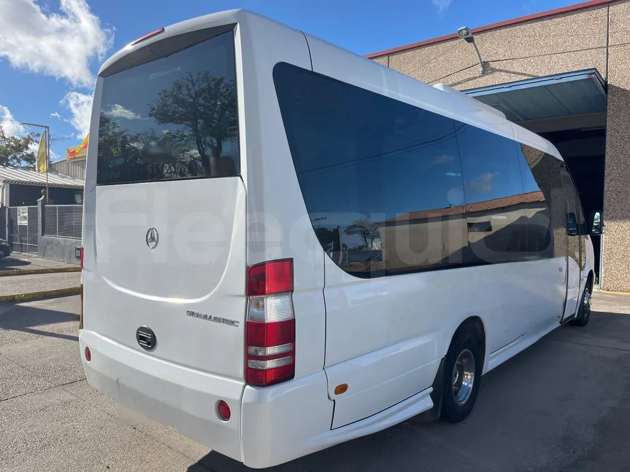 Mercedes-Benz Sprinter UNVI - EUR6/120kW/7.545m - 3/4 right rear doors closed