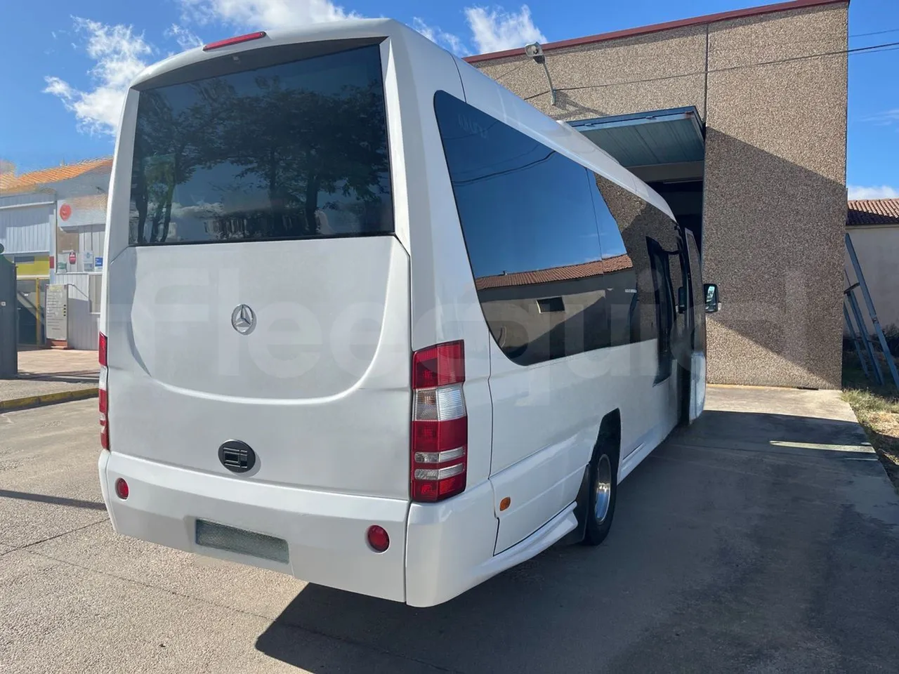 Mercedes-Benz Sprinter UNVI - EUR6/120kW/7.545m - 3/4 right rear doors open