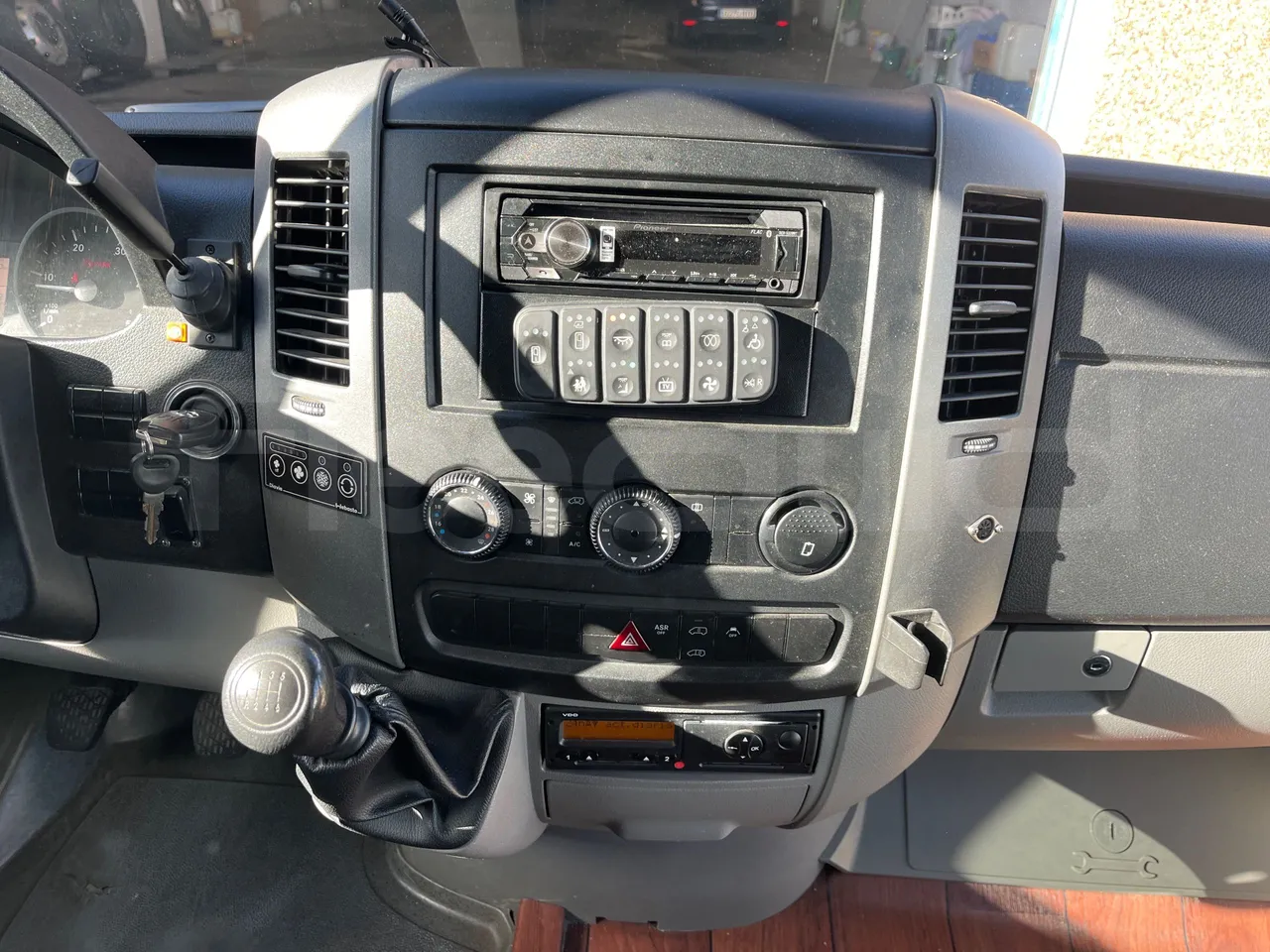 Mercedes-Benz Sprinter UNVI - EUR6/120kW/7.545m - radio accessories photo