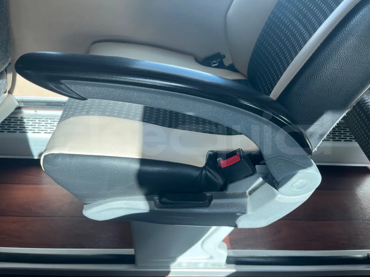 Mercedes-Benz Sprinter UNVI - EUR6/120kW/7.545m - armrest detail photo