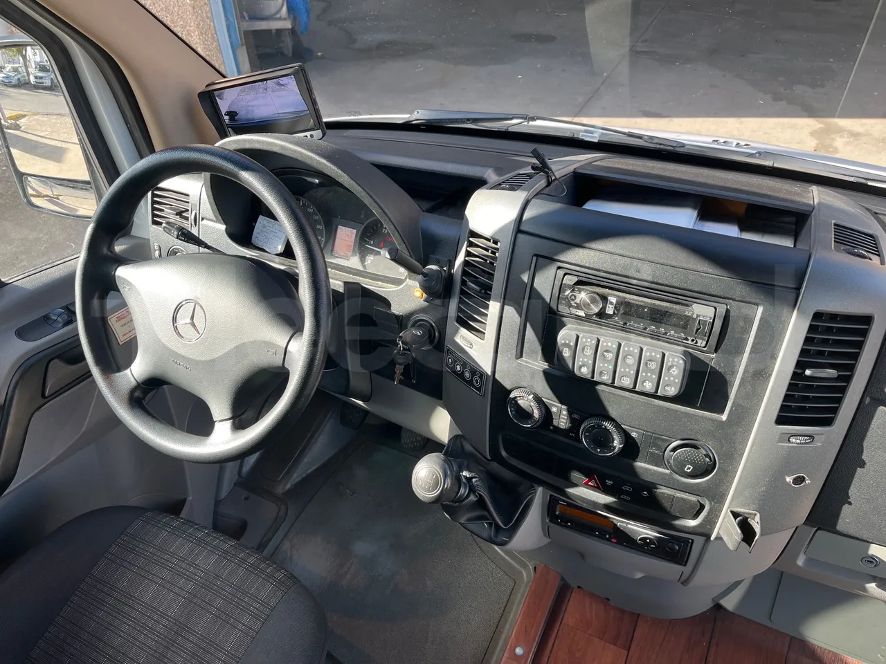 Mercedes-Benz Sprinter UNVI - EUR6/120kW/7.545m - buttons panels on