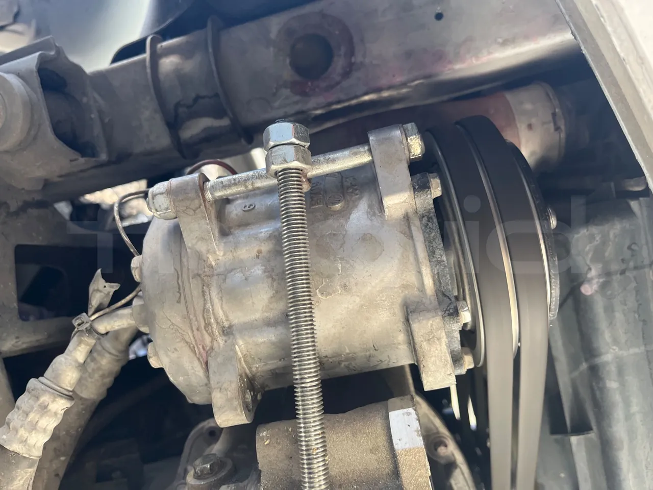 Mercedes-Benz Sprinter UNVI - EUR6/120kW/7.545m - air conditioning compressor