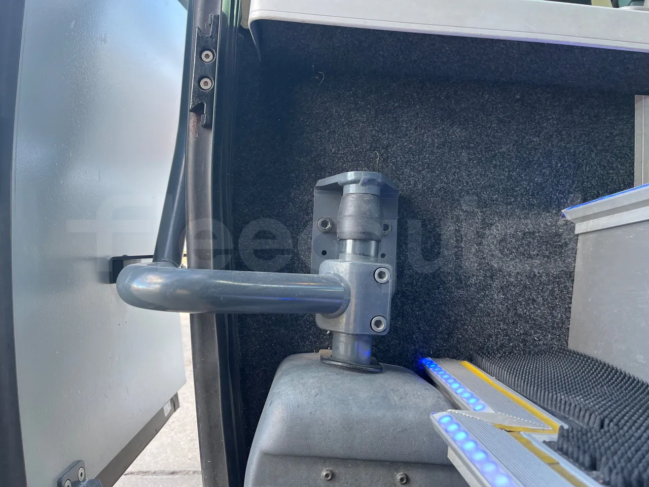 Mercedes-Benz Sprinter UNVI - EUR6/120kW/7.545m - door mechanism photo
