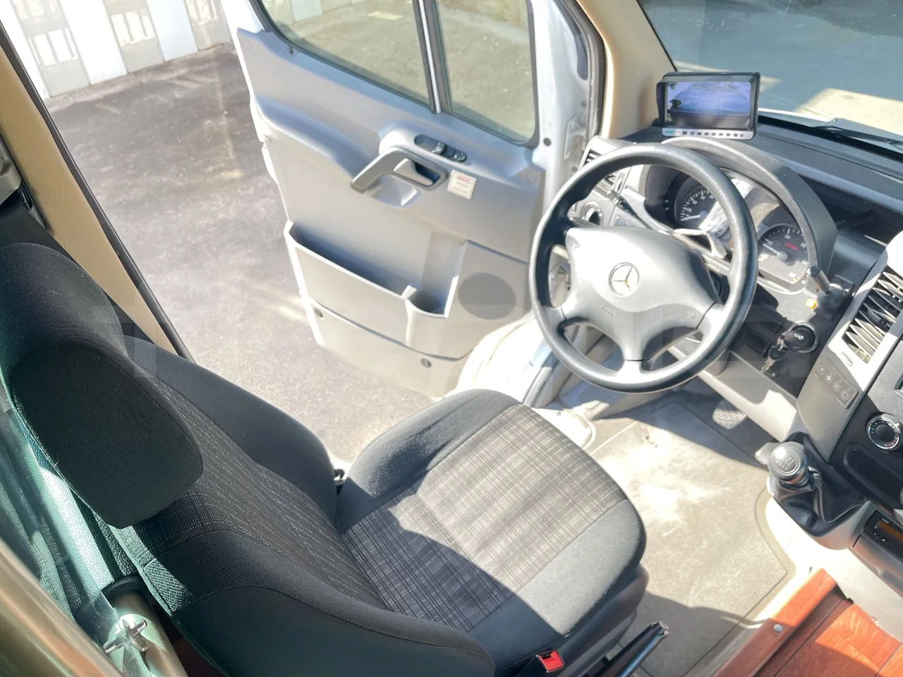 Mercedes-Benz Sprinter UNVI - EUR6/120kW/7.545m - driver's seat photo