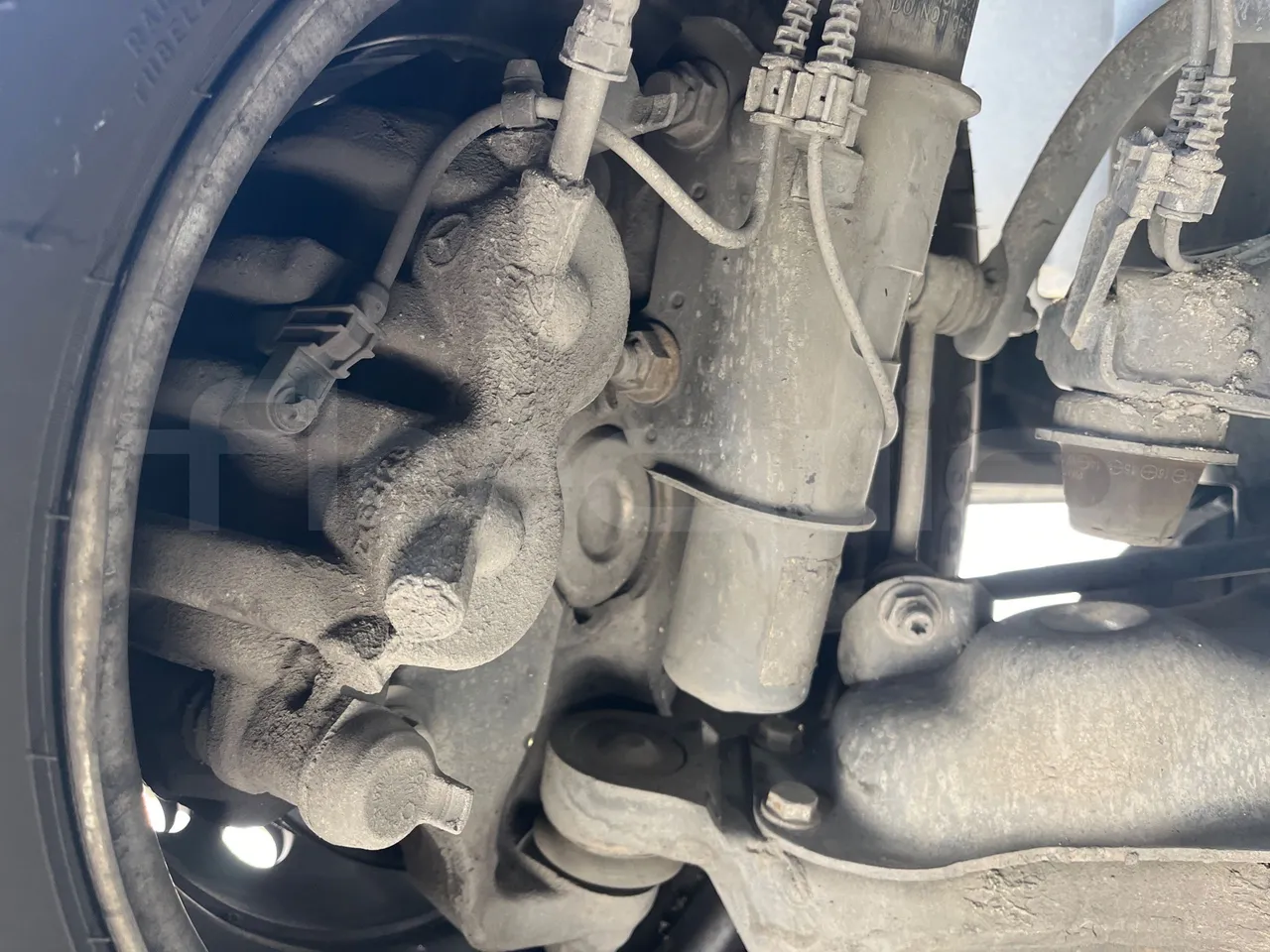 Mercedes-Benz Sprinter UNVI - EUR6/120kW/7.545m - front brake calipers left