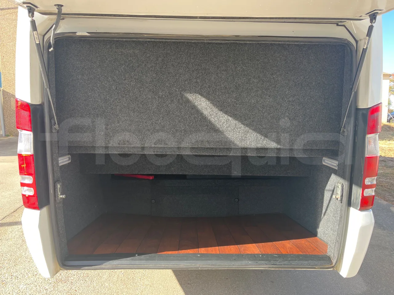 Mercedes-Benz Sprinter UNVI - EUR6/120kW/7.545m - luggage rack photo